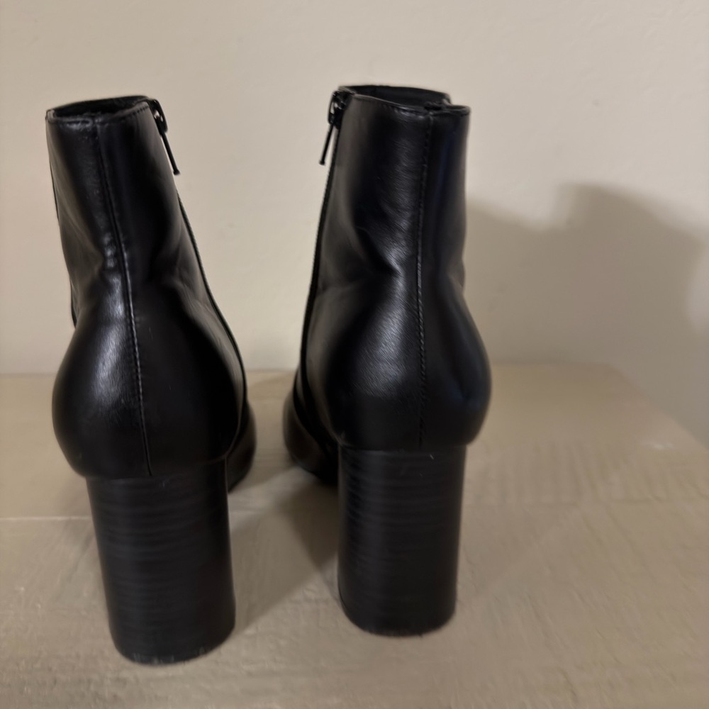 Elegant Black Ankle Boots - Picture 2 of 3